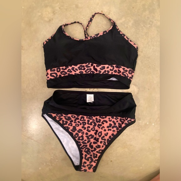 Shein dusty pink animal print bikini. Medium. Lighly lined foam cups. Never worn - Picture 1 of 4